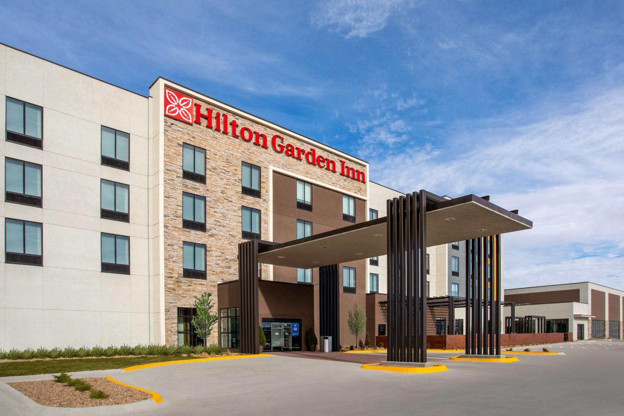 Hilton Garden Inn Hays, Ks Exterior photo